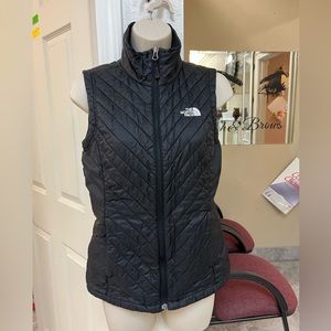 The North Face women puffer jacket. SZ XS. EUC.